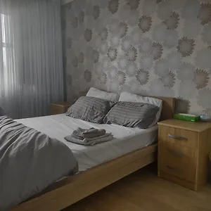 Quiet And Peaceful Double Bedroom In A Nice House With A Very Large Patio Guest house London
